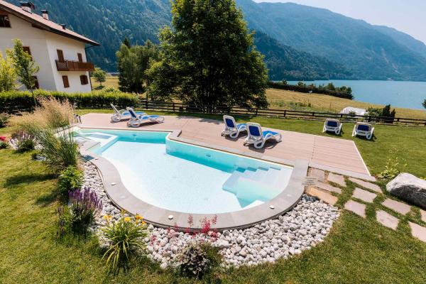 hotel a molveno con piscina